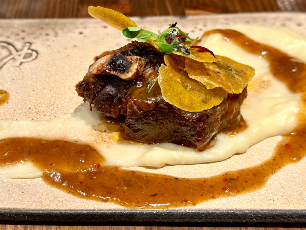 Can Kiku Cafe Restaurant